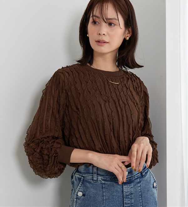 BELLUNA（ベルーナ）の「フリルジャカード素材プルオーバー（カットソー）」｜ブラウン