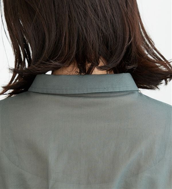 BELLUNA（ベルーナ）の「バックギャザー使いシアーシャツ（シャツ）」｜詳細画像