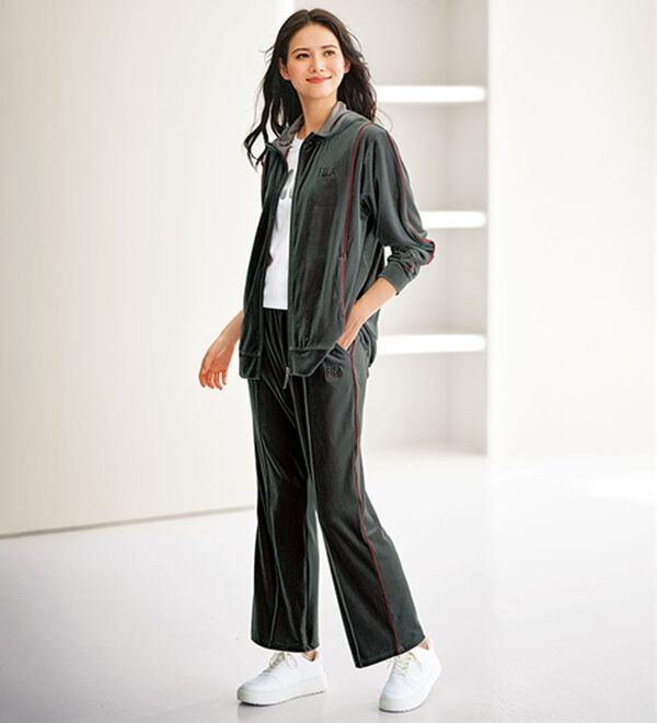 BELLUNA（ベルーナ）の「＜ＦＩＬＡ＞ベロア素材配色使いパーカー（パーカー）」｜詳細画像