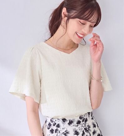alotta（アロッタ）の「さらっと涼感！ぽこぽこ素材フレア袖トップス（カットソー）」