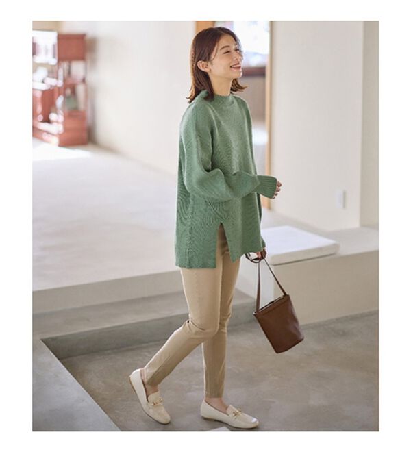 Viola e Viola（ヴィオラ エ ヴィオラ）の「【毛玉になりにくい・静電気防止】サイドスリットハイネックニット（ニット・セーター）」｜詳細画像