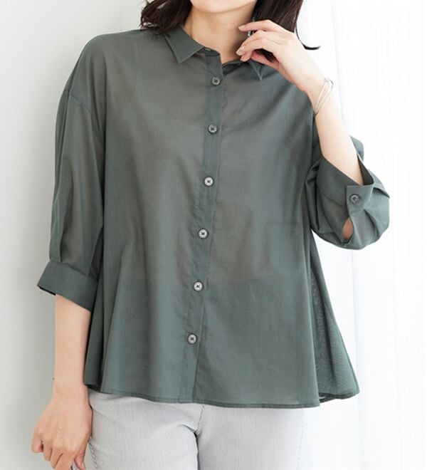 BELLUNA（ベルーナ）の「バックギャザー使いシアーシャツ（シャツ）」｜ダークグリーン