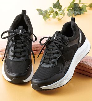 「ゴールデンベア５Ｅはっ水厚底シューズ（スニーカー）」｜ブラック