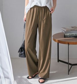 Viola e Viola（ヴィオラ エ ヴィオラ）の「さらテロ楽ちんストレートパンツ【選べる丈】（フルレングスパンツ）」