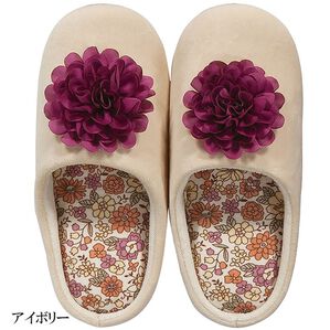 「コサージュ付ルームスリッパ　シャーロット＜ルームシューズ・室内履き＞（スリッパ・ルームシューズ）」｜アイボリー