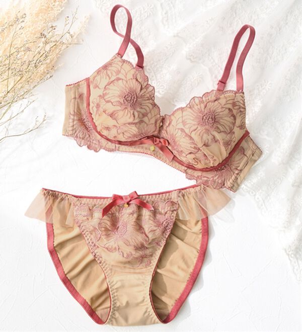 YU'NOW（ユナウ）の「ｔｏ　ｍｅｅブラ＆ショーツ（ブラジャー＆ショーツセット）」｜ベージュ系