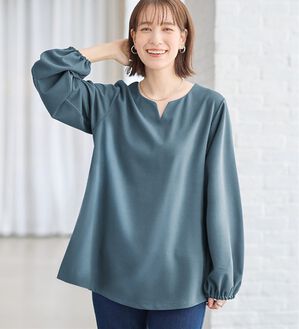 Viola e Viola（ヴィオラ エ ヴィオラ）の「らくキレイ　キーネックチュニックブラウスＴシャツ（チュニック）」｜詳細画像