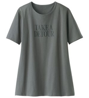 BELLUNA（ベルーナ）の「綿１００％プリントＴシャツ（Tシャツ）」｜チャコール(ロゴ)