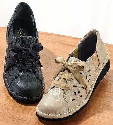 ルフラン（ルフラン）の「５Ｅ花柄パンチングアウトステッチシューズ（フラットシューズ）」