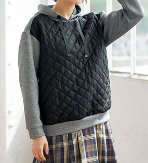 BELLUNA（ベルーナ）の「中わたキルト異素材使いプルオーバー（カットソー）」｜黒／グレー