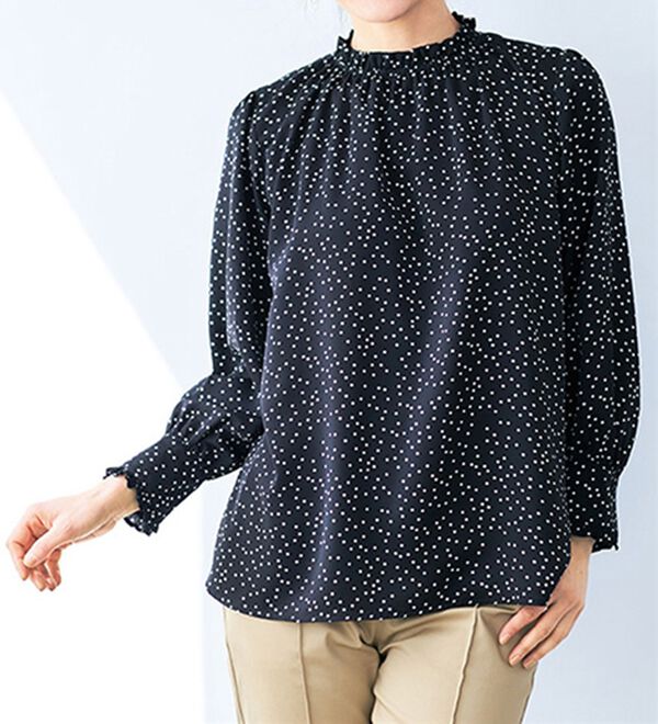 VINNO（ヴィノ）の「ドット柄ハイネックブラウス（ブラウス）」｜黒
