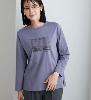 BELLUNA（ベルーナ）の「【着回しのミカタ！】綿100％大人顔サマ見えプリントロンT（カットソー）」｜ブルーグレー／フォト