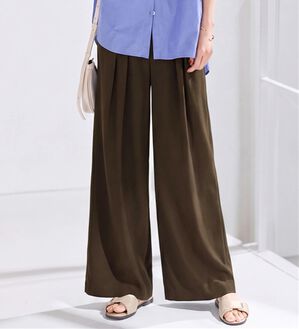 Viola e Viola（ヴィオラ エ ヴィオラ）の「【体型カバー】ヒンヤリ細魅せ叶う！とろみタックワイドパンツ【選べる２丈】（ワイドパンツ・ガウチョ）」｜ブラウン