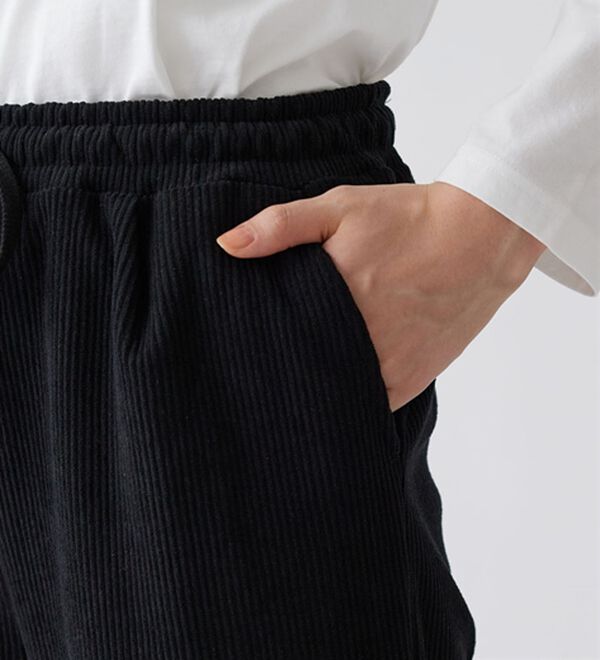 BELLUNA（ベルーナ）の「なめらかコーデュロイワイドパンツ（ワイドパンツ・ガウチョ）」｜詳細画像