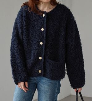 RANAN（ラナン）の「ゴールド調ボタンループ編みニットジャケット（ニットカーディガン）」｜ネイビー