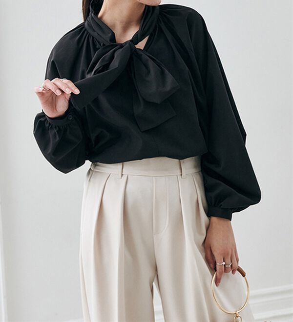 RANAN（ラナン）の「ボリュームボウタイブラウス（ブラウス）」｜ブラック