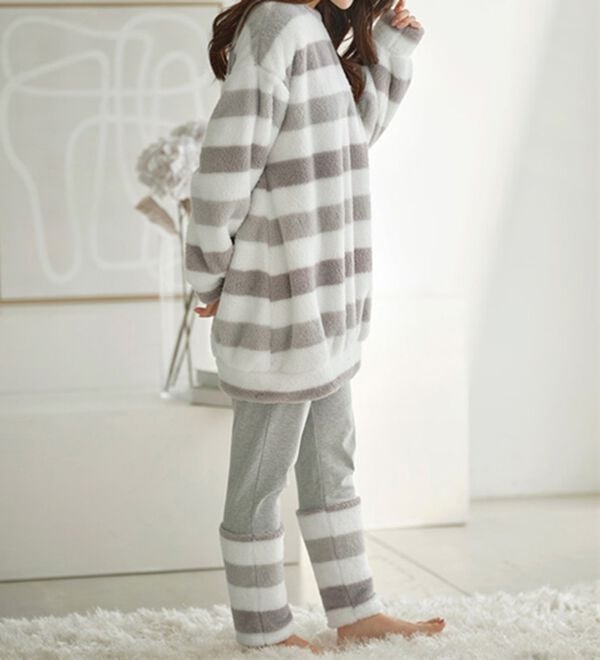 YU'NOW（ユナウ）の「【上下２点セット】ボアフリースワンピース＆レギンスセット（パジャマ・ルームウェア）」｜詳細画像