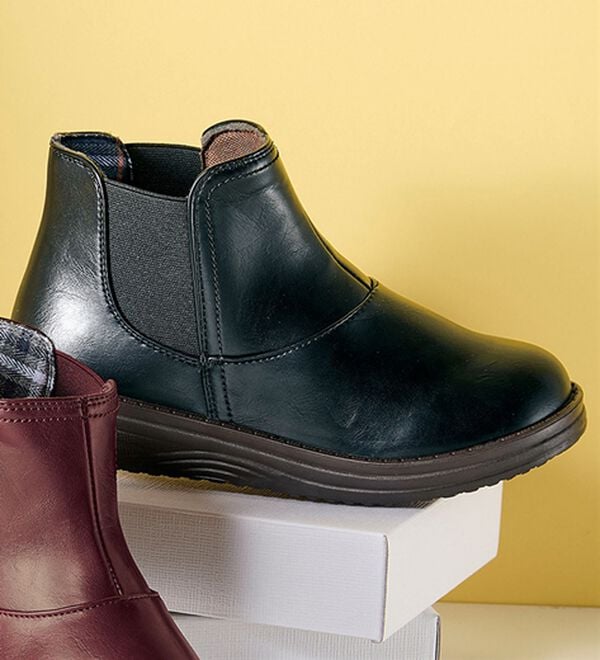 BELLUNA（ベルーナ）の「幅広軽量柔らかソールのスリッポンブーツ（ブーツ）」｜黒