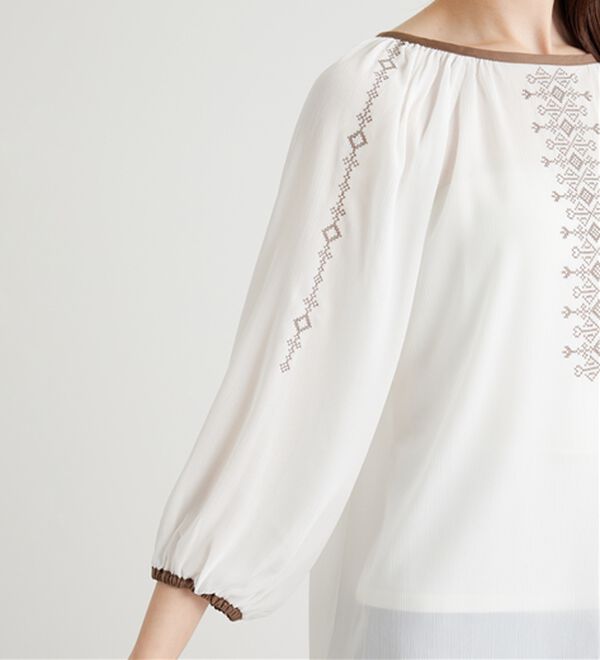BELLUNA（ベルーナ）の「シフォン素材刺しゅうデザインブラウス（ブラウス）」｜詳細画像