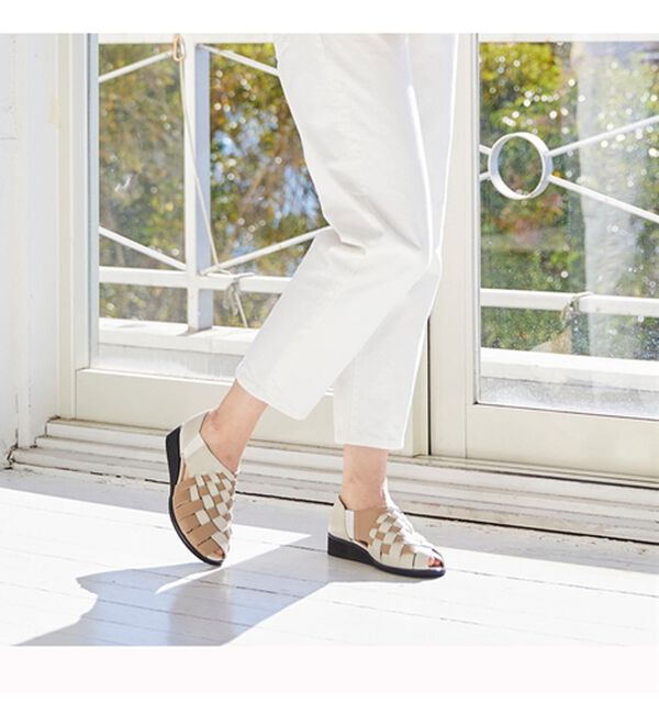 BELLUNA（ベルーナ）の「４Ｅイタリアンレザー編み込みシューズ（サンダル・ミュール）」｜詳細画像