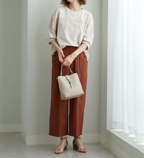 BELLUNA（ベルーナ）の「ケミカルレース使い華やかプルオーバー（カットソー）」｜詳細画像