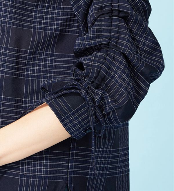 BELLUNA（ベルーナ）の「シアーチェック素材袖ドロストブラウス（シャツ）」｜詳細画像