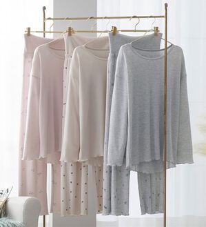 YU'NOW（ユナウ）の「【上下２点セット】ワッフルプリントルームウェア（パジャマ・ルームウェア）」｜詳細画像