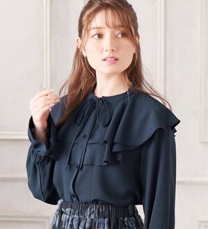 alotta（アロッタ）の「ラッフルカラーデザインブラウス（ブラウス）」｜ネイビー