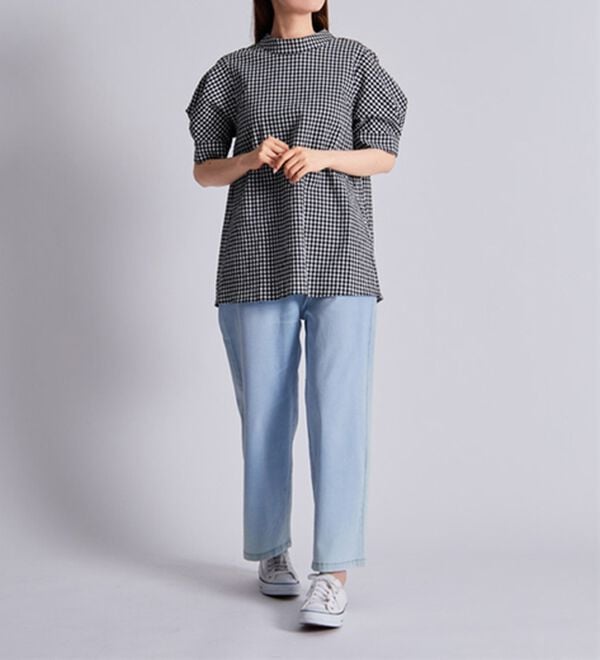 BELLUNA（ベルーナ）の「サッカー素材後ろボタンデザインブラウス（ブラウス）」｜詳細画像