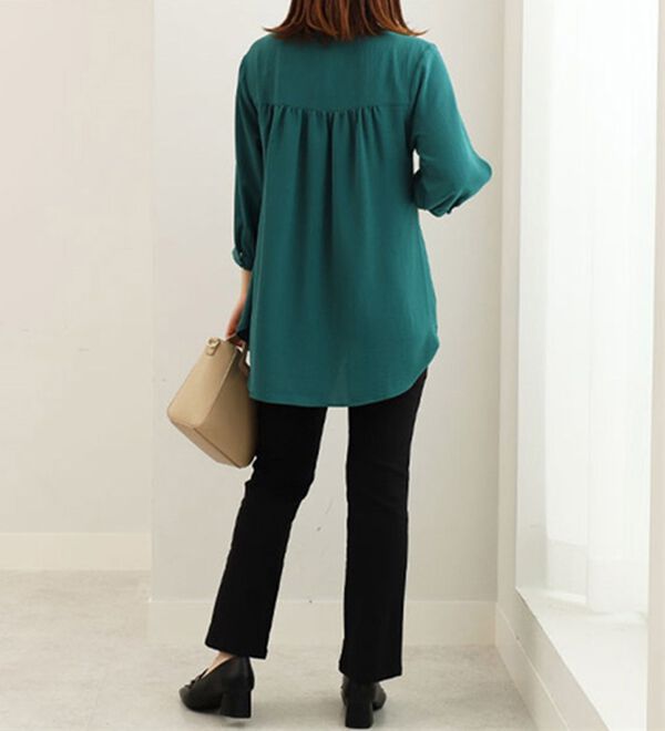 BELLUNA（ベルーナ）の「ビンテージ調くるみボタン使いチュニック（チュニック）」｜詳細画像