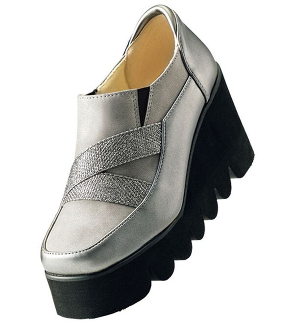 BELLUNA（ベルーナ）の「４Ｅ異素材ベルトキャタピラーシューズ（スリッポン）」｜グレー