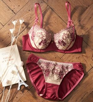 YU'NOW（ユナウ）の「モテ谷間の大人ｓｗｅｅｔブラ＆ショーツ（ブラジャー＆ショーツセット）」｜プラムストラップリボン