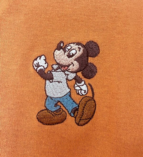 BELLUNA（ベルーナ）の「＜Disney＞【ミッキー】胸元刺しゅうボックスシルエットTシャツ（Tシャツ）」｜詳細画像