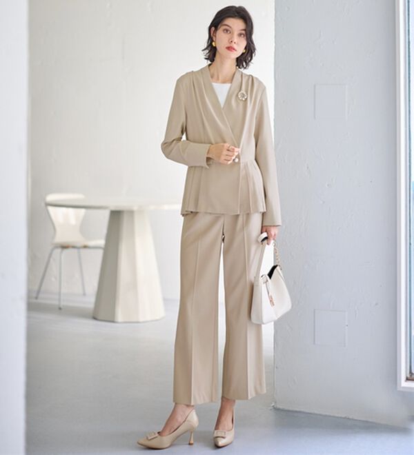 GeeRA（ジーラ）の「【２点セット】パールボタンペプラムプリーツブラウスセットアップ（その他スーツ）」｜詳細画像