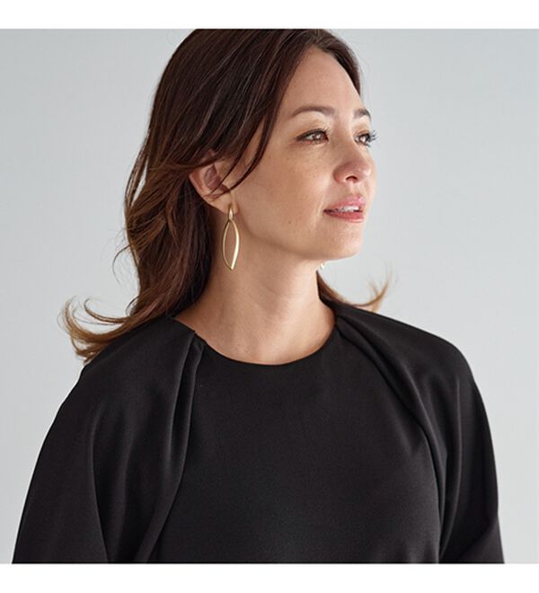 BELLUNA（ベルーナ）の「色褪せにくい黒！バイカラーブラウス（セットアップ）」｜詳細画像