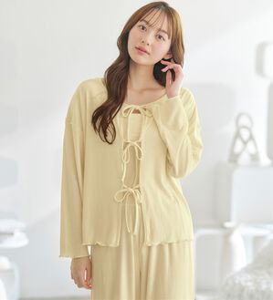YU'NOW（ユナウ）の「＜リボンカーデ&times;ロングパンツ＞ぷるるん谷間のルームウエア３点セット（パジャマ・ルームウェア）」｜クリーム