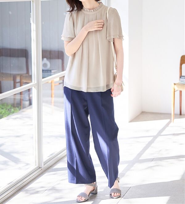 Viola e Viola（ヴィオラ エ ヴィオラ）の「フリル衿シフォンタックブラウス【半袖】（ブラウス）」｜詳細画像