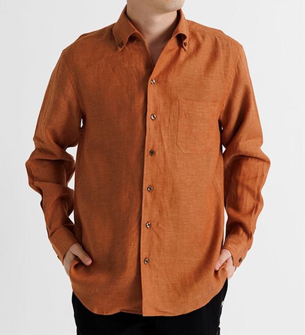 「＜コムルヴァン・オム＞大人のフレンチリネン１００％シャツ（メンズシャツ）」｜キャメル