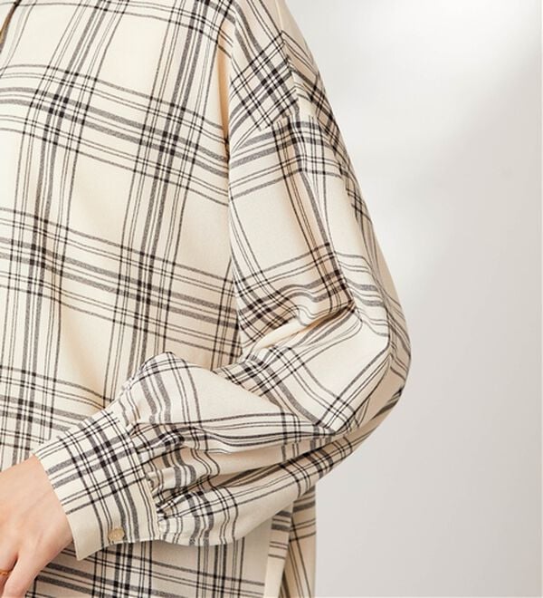 BELLUNA（ベルーナ）の「シアージョーゼット素材チェック柄シャツ（シャツ）」｜詳細画像
