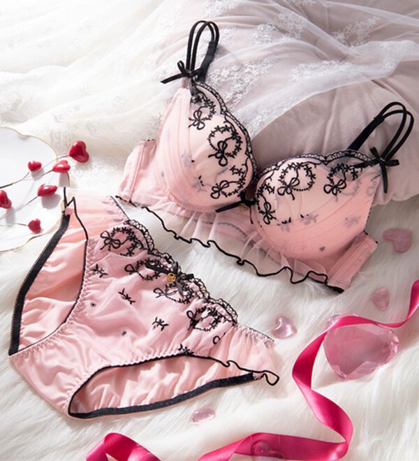 YU'NOW（ユナウ）の「まる胸メイクのちゅるんブラ＆ショーツ（ブラジャー＆ショーツセット）」｜詳細画像