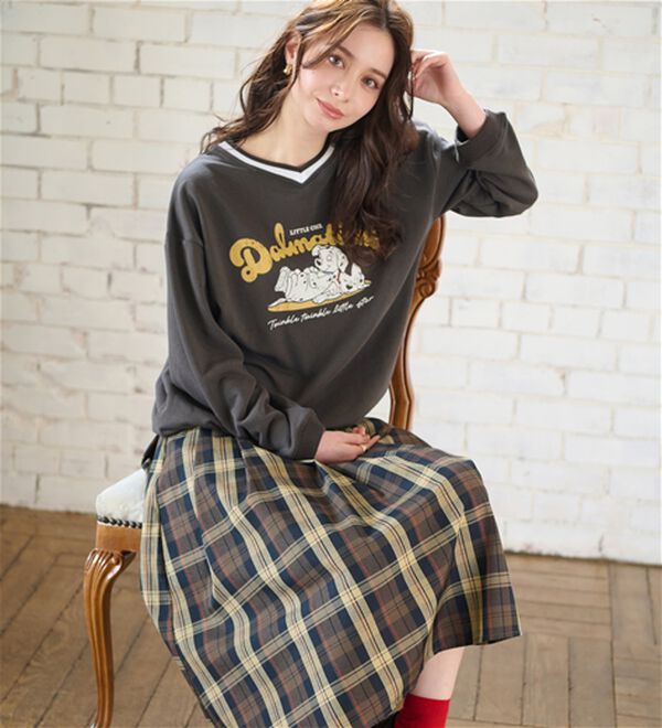 BELLUNA（ベルーナ）の「＜Ｄｉｓｎｅｙ＞【１０１匹わんちゃん】裏毛Ｖネックトレーナー（カットソー）」｜詳細画像