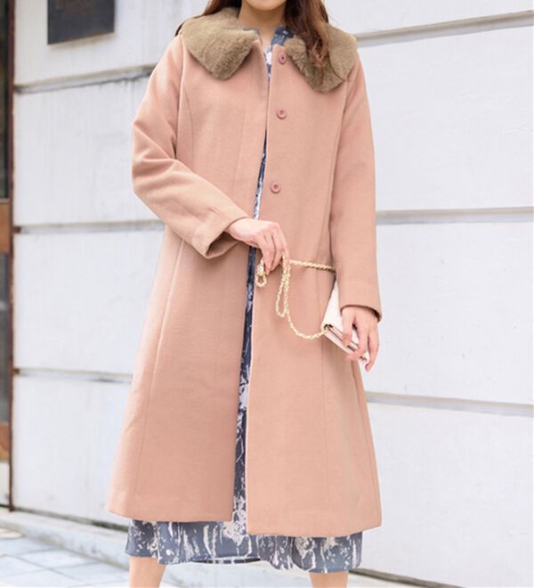 alotta（アロッタ）の「美人シルエットファー付ノーカラーコート【美人百花掲載】（ロングコート）」｜詳細画像