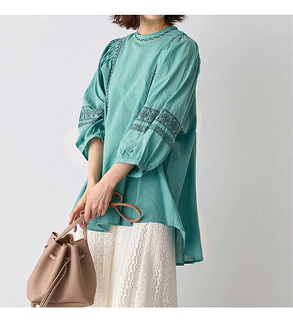 BELLUNA（ベルーナ）の「綿１００％インド刺しゅうハイネックブラウス（ブラウス）」｜詳細画像