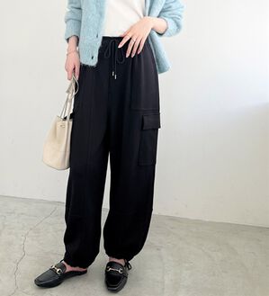 GeeRA（ジーラ）の「やわらか素材カーゴパンツ（フルレングスパンツ）」｜ブラック