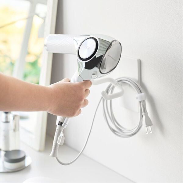 iellio（イエリオ）の「タワー　ウォール角度調節ドライヤーホルダー＜ｔｏｗｅｒ山崎実業＞（洗面用品）」｜詳細画像