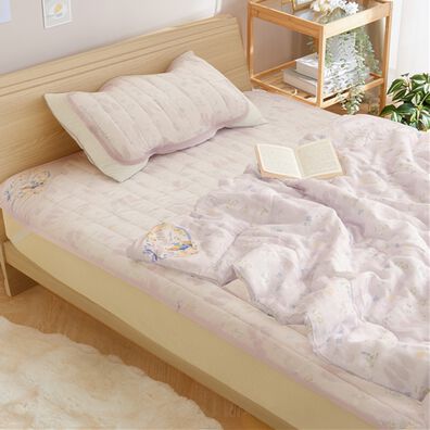 iellio（イエリオ）の「ピーターラビット　二重ガーゼシャビーシック（敷パッド）」