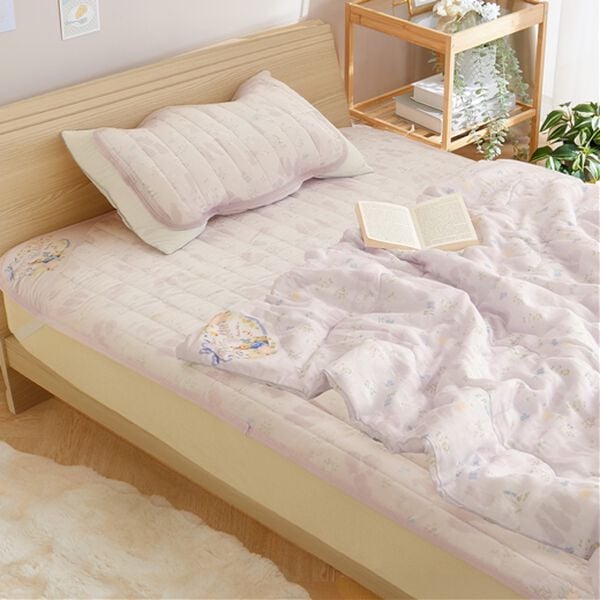 iellio（イエリオ）の「ピーターラビット　二重ガーゼシャビーシック（敷パッド）」｜ピンク