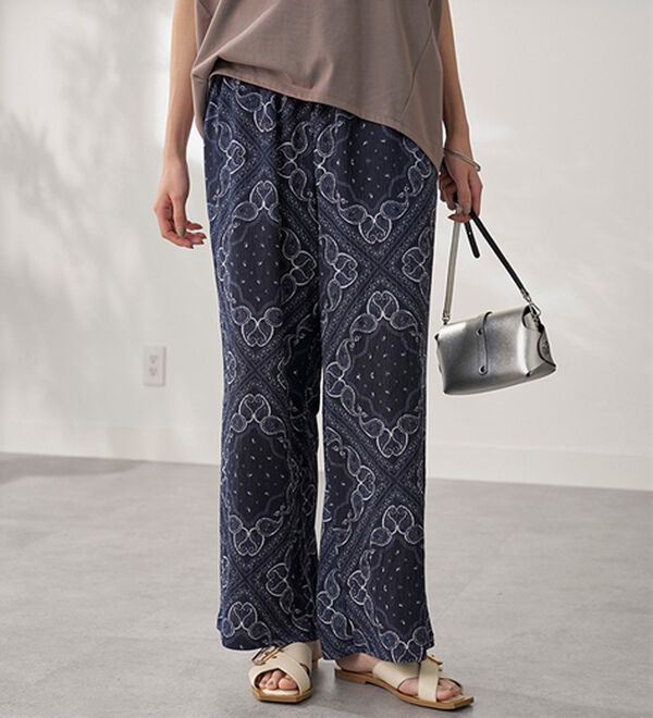 BELLUNA（ベルーナ）の「楊柳サラサラ素材プリントイージーパンツ（フルレングスパンツ）」｜詳細画像