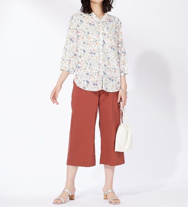 BELLUNA（ベルーナ）の「レーヨン素材ギャザー使いプリントブラウス（ブラウス）」｜詳細画像