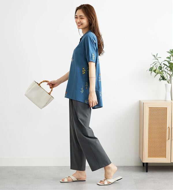 BELLUNA（ベルーナ）の「【Ｌａｇｒｉｌｕａ】花柄刺しゅうデザインチュニック（チュニック）」｜詳細画像